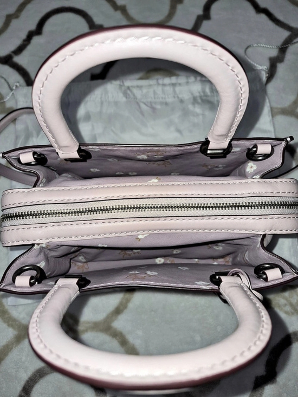 Coach Rogue 17 in Debossed Signature Leather Debossed Signature Leather Pink - Picture 4 of 10